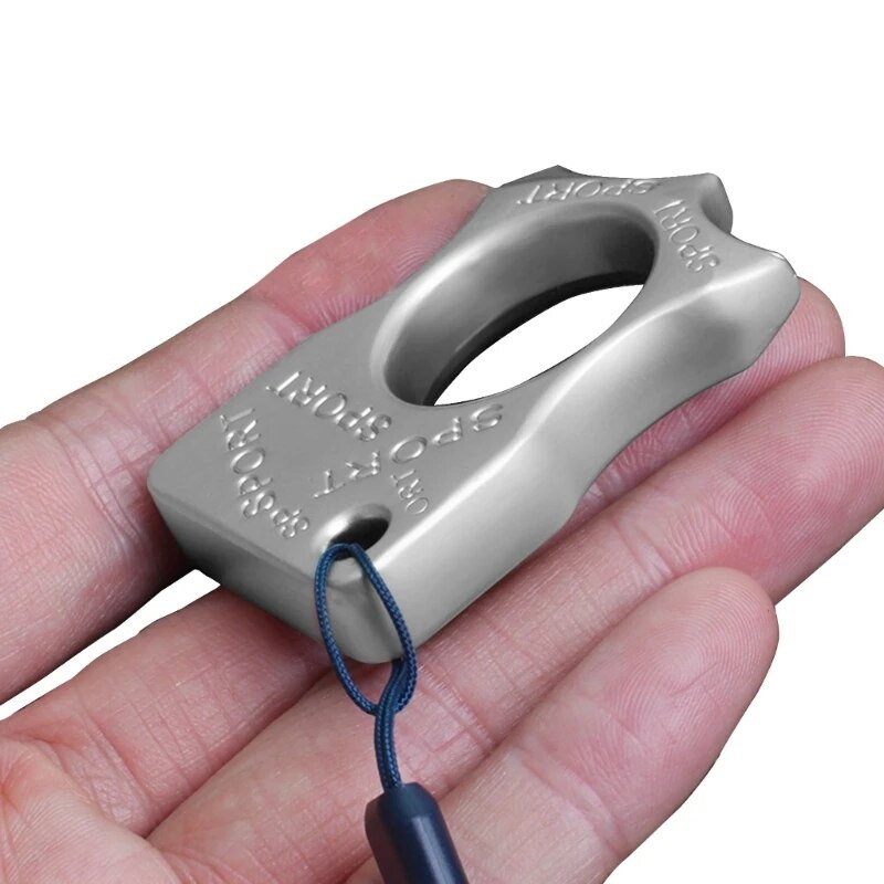 Daudzfunkcionāla automašīnas atslēgas sprādze pārnēsājama pašaizsardzības āķa automašīnas atslēgas sprādze āra pašaizsardzības āķa stikla lauzējs