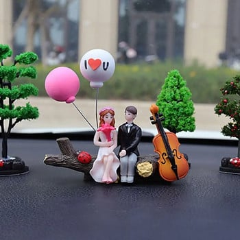 Аниме декорация на интериора на автомобила сладка целуваща се двойка екшън фигурка балон автоматична украса на таблото за аксесоари за интериора на автомобила