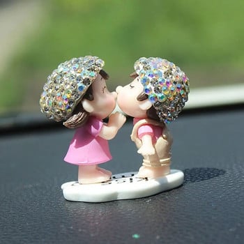 Аниме декорация на интериора на автомобила сладка целуваща се двойка екшън фигурка балон автоматична украса на таблото за аксесоари за интериора на автомобила