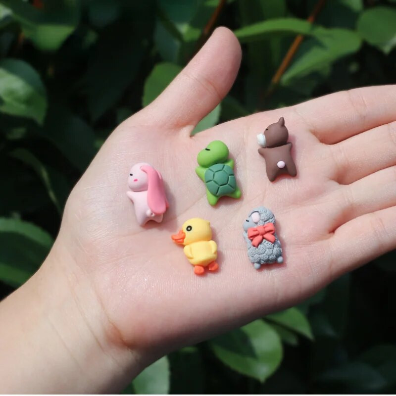 Jauki auto rotājumi Automašīnas centra konsoles displejs ekrāns automašīnas interjera dekori Mazais bruņurupucis Jauka kulonu lelle meitene