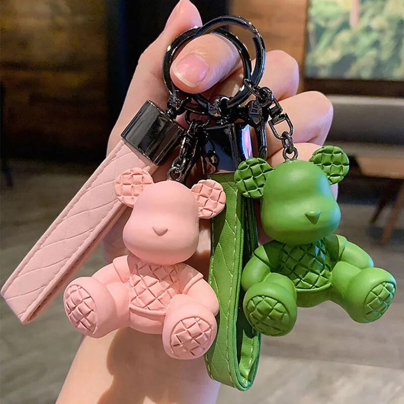 Kreatív bambusz szőtt medve autós kulcstartó medál aranyos rajzfilm ülő medve autós kulcstartó dekoráció ajándék nagykereskedelem