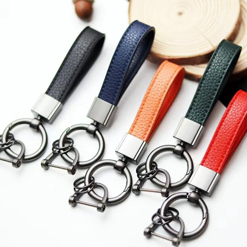 Új bőr autós kulcstartó medál autós kiegészítők kulcskészlet medál autós kiegészítők kulcstartó férfiaknak és nőknek minőségi ajándékok.