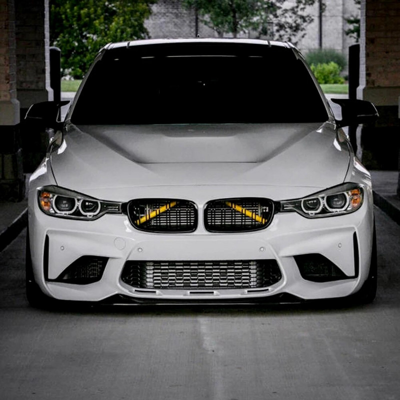 Eesmise neeruvõre katte raami trimmiribad BMW F30 F31 F32 F33 F20 F21 F22 F23 F44 F45 1 2 3 4-seeria M sportliku stiili kleebis
