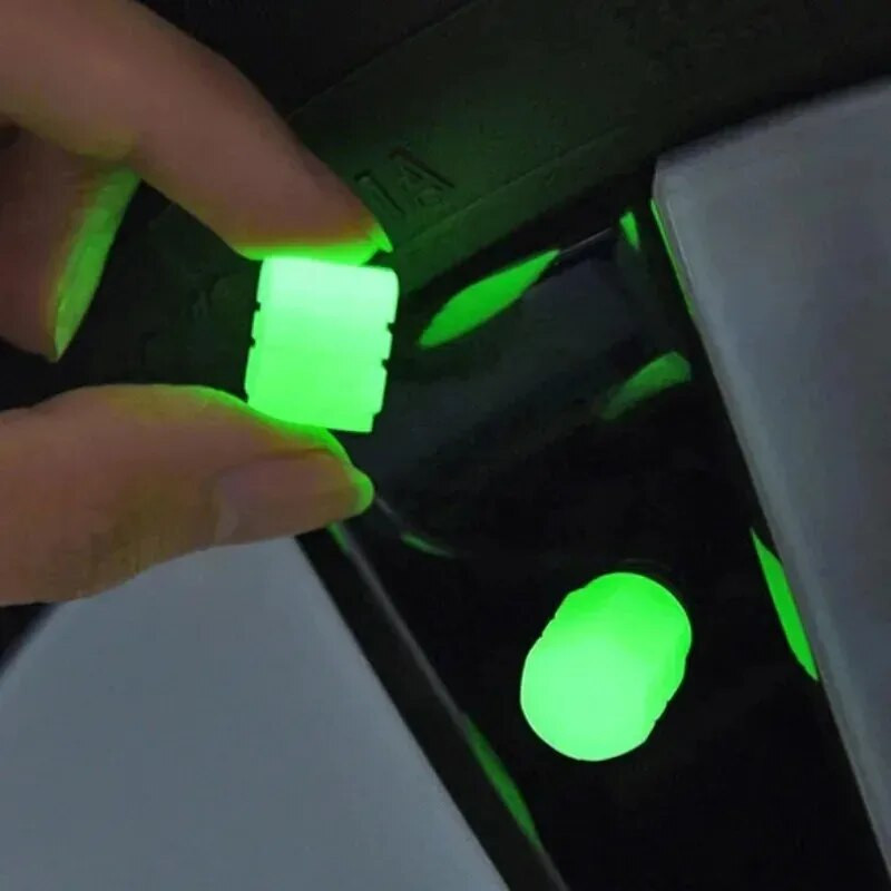 20/4PCS automašīnu gaismas riepas vārsta vāciņš Fluorescējoši nakts kvēlojošs dekors Motocikla riteņu sprausla Putekļu necaurlaidīgi riepas kāta kvēlojošie vāciņi
