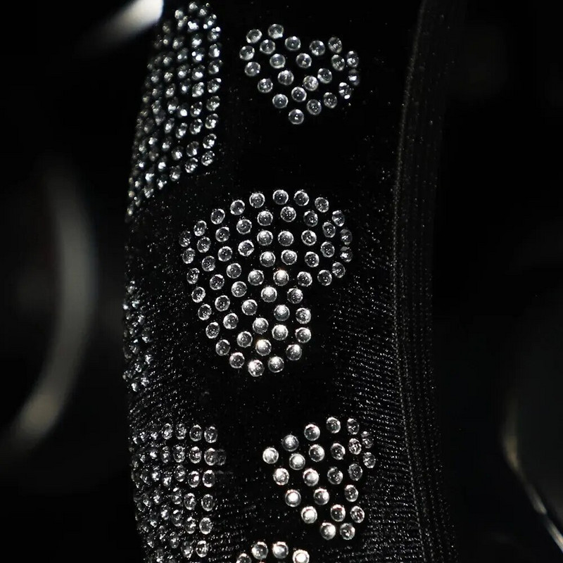 Sametise naastudega kunst-teemant-südamega välklambi autotarvikud ilma sisemise rõngaga roolikatteta 14–15-tollistele naistele