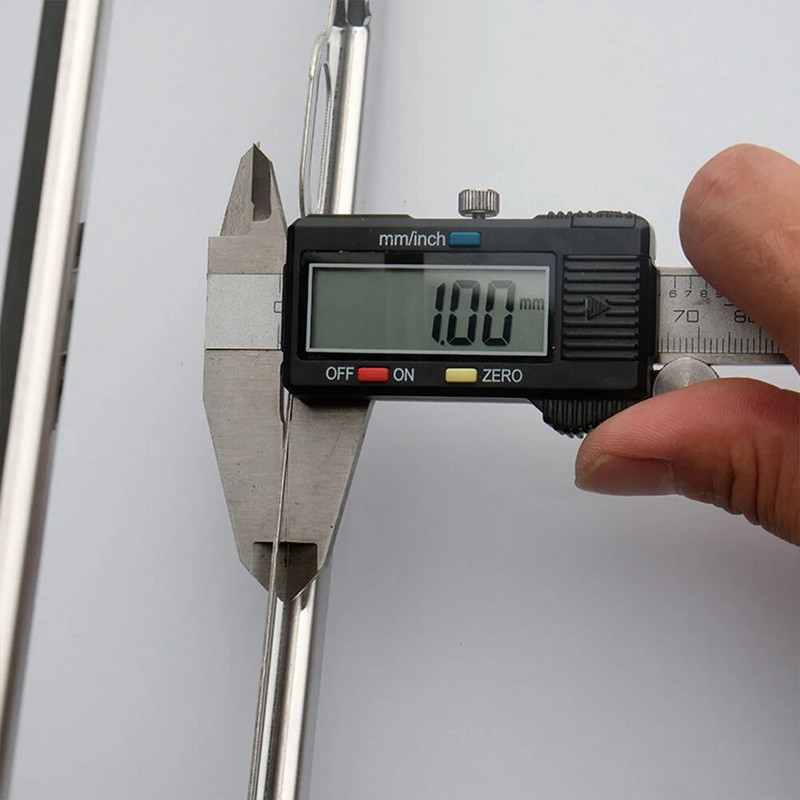 2 gab. Nerūsējošā tērauda numura zīmes rāmis Pretrūsas metāla numura zīmju plaukts Delikāts numura zīmju paliktnis Praktiska licence