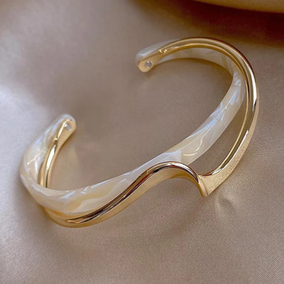 Бели миди Гривни Дъска Bend Метални гривни Дамски гривни за ръце Геометрични C-образни отварящи се гривни Бижута Подаръци