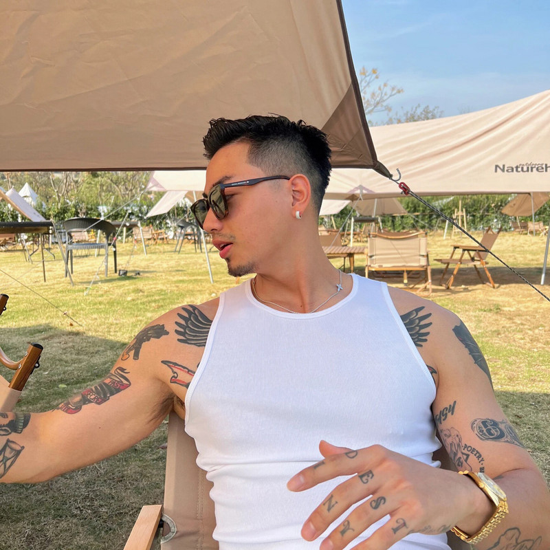 Roostevabast terasest rõngaskõrvarõngad meestele Lahedad läikivad tsirkooniumoksiidid Väikesed Huggie kõhrekõrvarõngad Punk Helix Tragus Piercing Jewelry