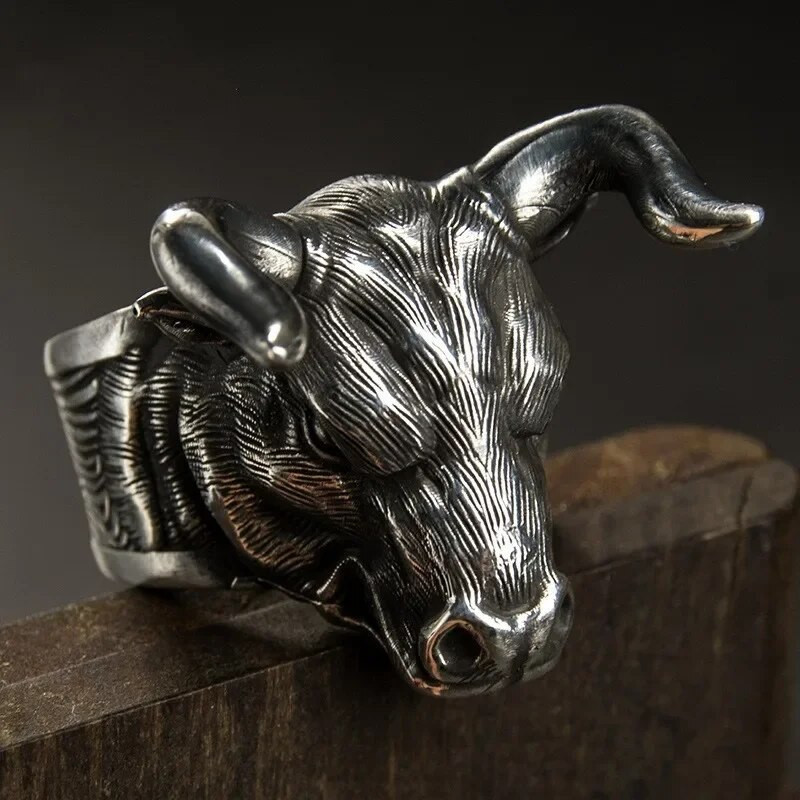 Novi modni trendovi Bik u napadnoj državi Prsten etničkog stila 12 horoskopskih znakova Vol na istoku Jedinstvena tekstura Prsten za otvaranje Pokloni