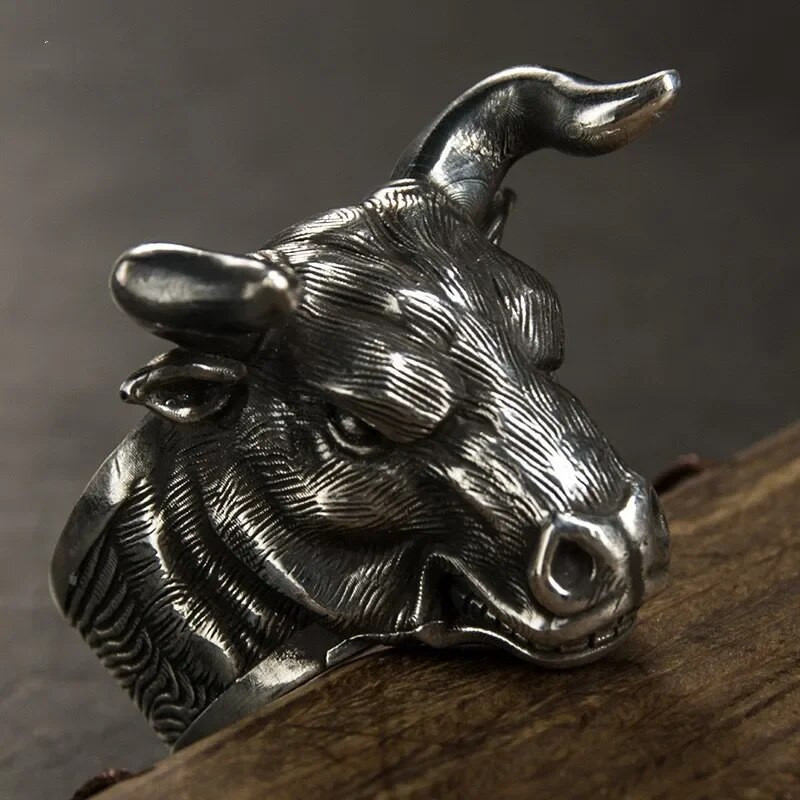 Novi modni trendovi Bik u napadnoj državi Prsten etničkog stila 12 horoskopskih znakova Vol na istoku Jedinstvena tekstura Prsten za otvaranje Pokloni