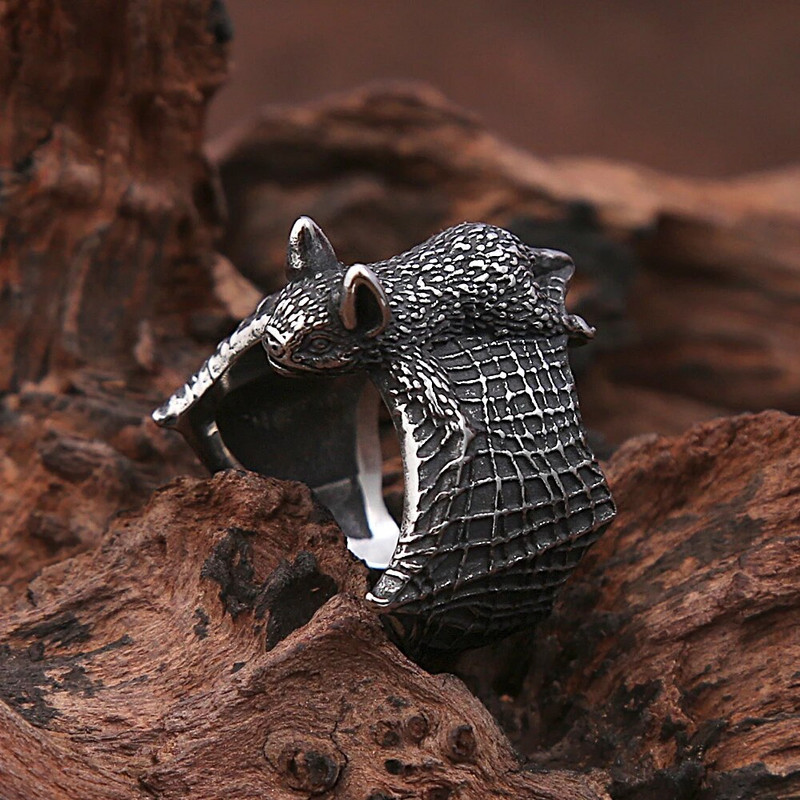 Retro nahkhiirte sõrmus meestele