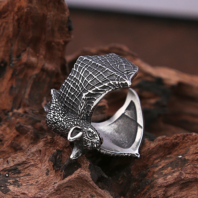 Retro nahkhiirte sõrmus meestele