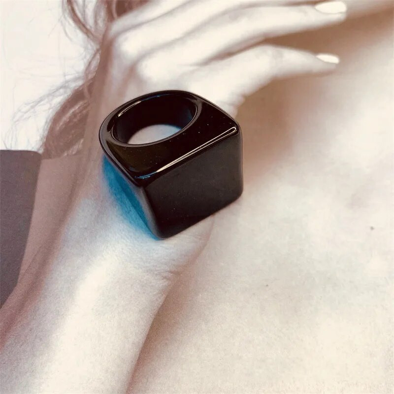 Vintage geomeetriline ruudukujuline valge musta värvi vaiguga suure sõrmega sõrmused naistele Moodne läbipaistev akrüülsõrmus paarile, hulgimüük