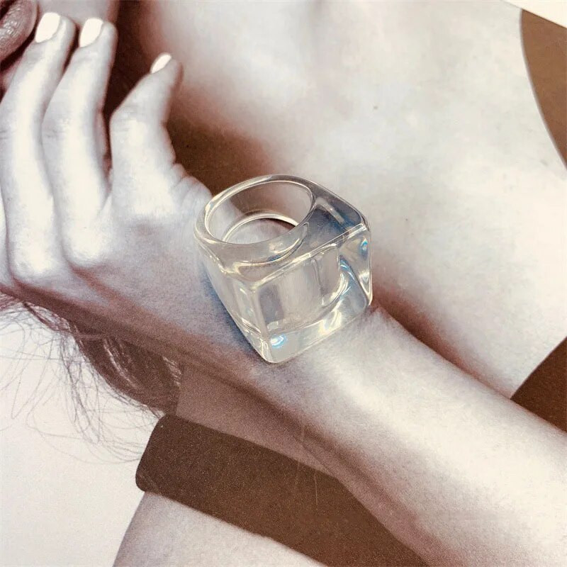 Vintage geomeetriline ruudukujuline valge musta värvi vaiguga suure sõrmega sõrmused naistele Moodne läbipaistev akrüülsõrmus paarile, hulgimüük