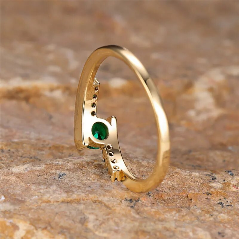 Lihtne mood Väike ümmargune kivist sõrmus Rohelisest kristallist tsirkoonist kihlasõrmused naistele Vintage mood kullavärvi pulmaehted