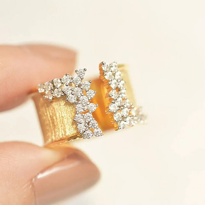 Huitan 2022 Нов моден дамски пръстен за пръсти с CZ камък Wiredrawing ефект златен цвят Широки пръстени Луксозни женски бижута Парти