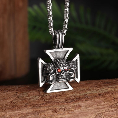 Gooti kolm koljuristi medali ripatsiga kaelakee, meeste mootorrattaga sõitmine, rokipeo eksortsismi ehted