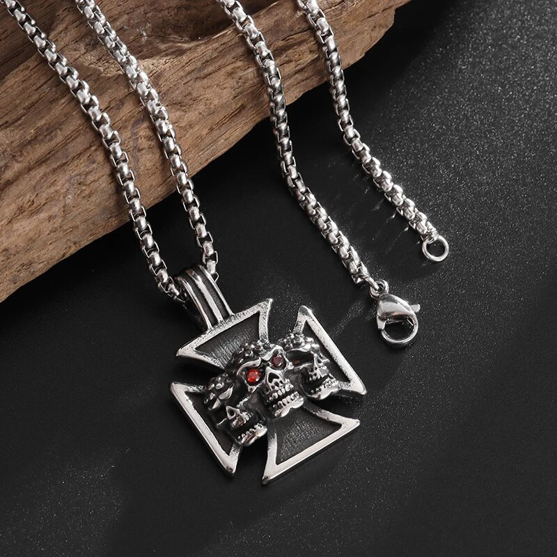 Gooti kolm koljuristi medali ripatsiga kaelakee, meeste mootorrattaga sõitmine, rokipeo eksortsismi ehted