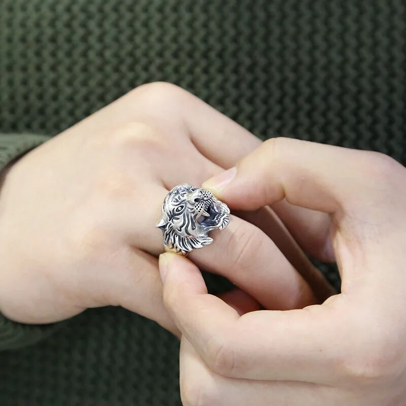 Tai hõbedane käsitöö liialdab domineeriva tiigripeaga meeste sõrmused vintage mood punk stiil Kvaliteetne banketi ehted