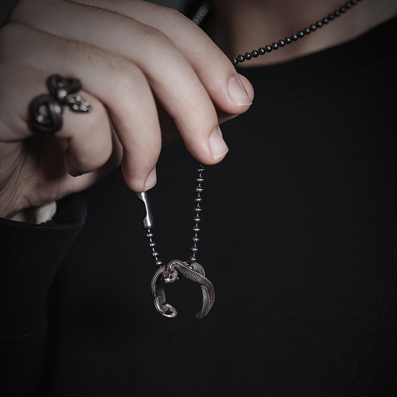 QN Domineeriv Retro Snake Sõrmus Zodiac Snake Käsitsi valmistatud meeste Sõrmus National Tide Kaelakee Ripats Ehted Aksessuaarid