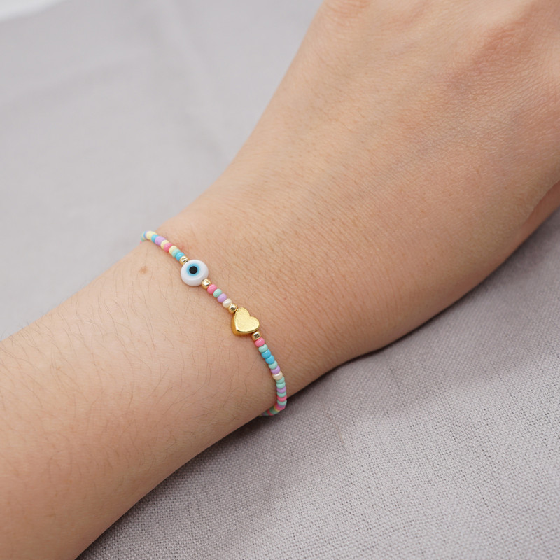 „Go2BoHo“ madingi papuošalai „Boho“ apyrankė, auksinė širdelė, balta glazūruota pikta akis, spalvinga sėklų karoliukais Sėkmės apyrankės moterims 2023 m.