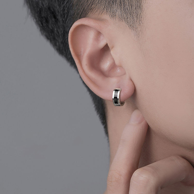 1 tk uus moes Vintage hip hop punk vasknõeltega augustatavad kõrvarõngad naistele meestele ringikujulised ripatsiga kõrvaehted musta värvi