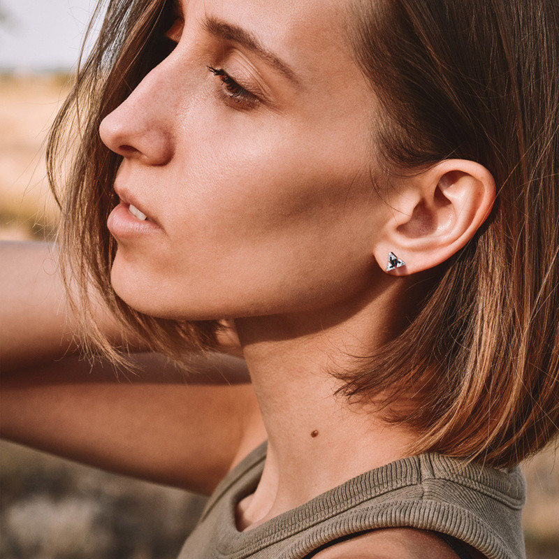 Hulgimüük meeste kõrvarõngad, kolmnurkne augustatud kristallist tsirkoonist kõrvarõngad roostevabast terasest pisikesed minimalistlikud naeltega ehted