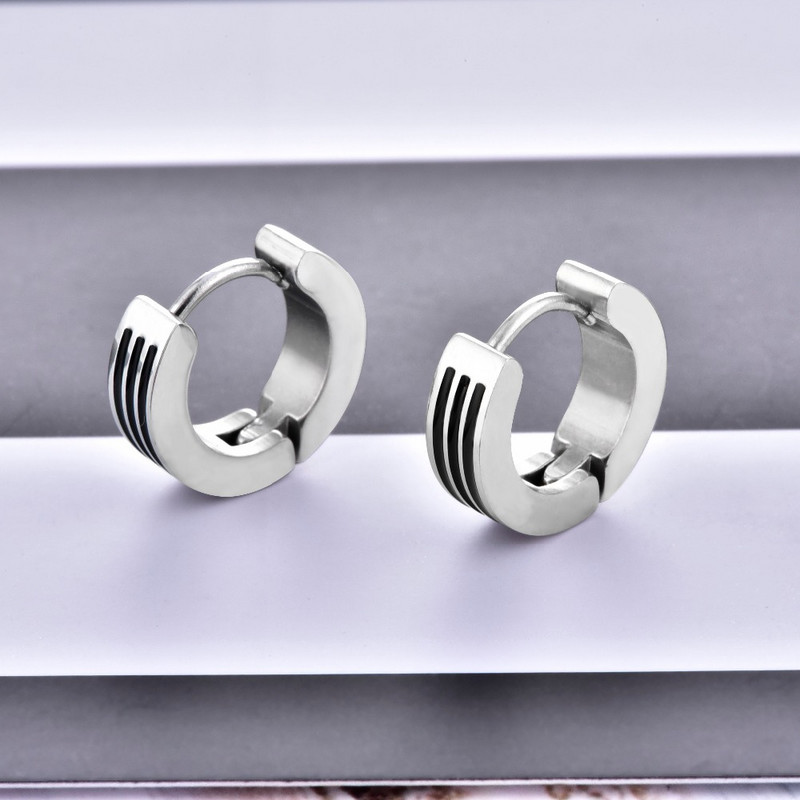 απόφαση Punk Σκουλαρίκια Huggie Hoop από ανοξείδωτο ατσάλι Απλό στυλ Μαύρο μοτίβο Ασημί χρώμα Σκουλαρίκι κύκλος για γυναίκες Ανδρικά κοσμήματα