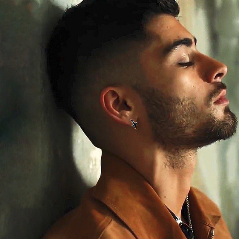 Férfi kereszt karikás fülbevaló fiúknak, vízálló rozsdamentes acél kerek Huggie fülbevaló Keresztény Hitből Vallási Ékszerek