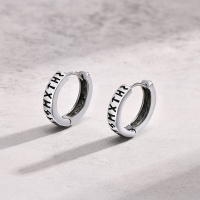 Vnox Viking Runes U stiilis meeste kõrvarõngad, vintage hõbedase värvi roostevabast terasest rõngaga Huggie kõrvarõngad, kingitused talle ehted