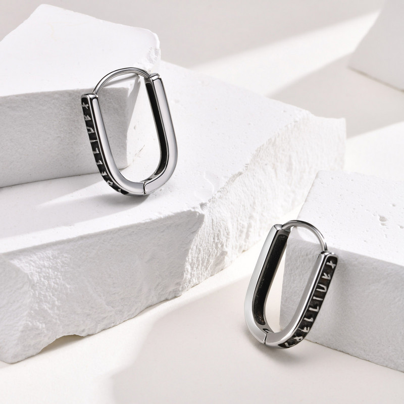 Vnox Viking Runes U stiilis meeste kõrvarõngad, vintage hõbedase värvi roostevabast terasest rõngaga Huggie kõrvarõngad, kingitused talle ehted