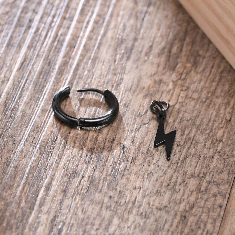 Mustad välgunooliga Huggie Hoop kõrvarõngad, roostevabast terasest välgukõrvarõngad