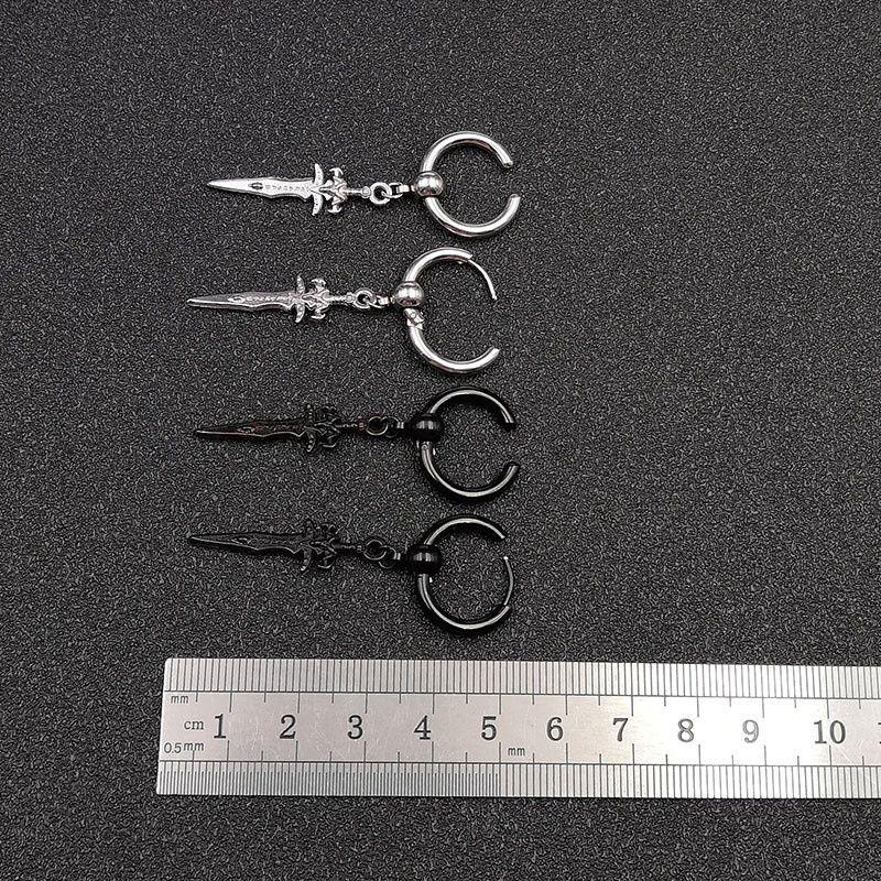 Új Koreai KPOP fiúk fekete rozsdamentes acél fülbevaló kard keresztekkel függő fülcsipesz lányoknak, nőknek, férfiaknak, parti ajándék