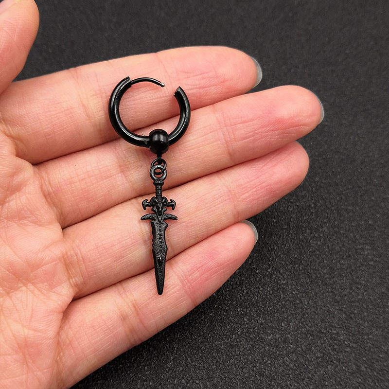 Új Koreai KPOP fiúk fekete rozsdamentes acél fülbevaló kard keresztekkel függő fülcsipesz lányoknak, nőknek, férfiaknak, parti ajándék