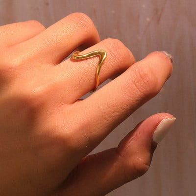 Rozsdamentes acél gyűrűk Minimalista divatos, geometrikus ívű nyitott gyűrű könnyű luxus textúrájú gyűrű nőknek ékszer bankett finom ajándék