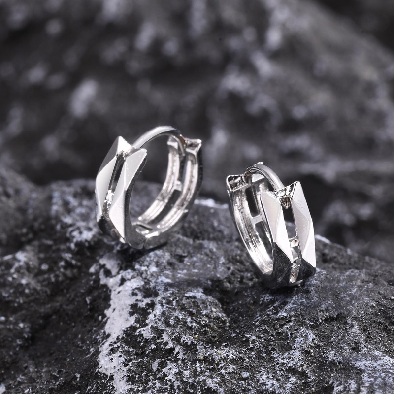 Vnox vīriešu mazi auskari ar stīpām, ģeometriski romba virsmas huggies, pret alerģiju nerūsējošā tērauda zēnu ielas apģērba rotaslietas