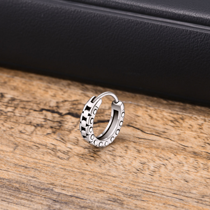 Vnox stilīgi ķēdes stīpas Huggie auskari vīriešiem zēniem, pret alerģiju nerūsējošā tērauda hiphopa apaļie auskari dāvanas draugam BFF