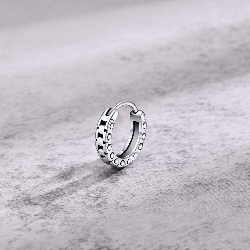 Vnox stilīgi ķēdes stīpas Huggie auskari vīriešiem zēniem, pret alerģiju nerūsējošā tērauda hiphopa apaļie auskari dāvanas draugam BFF