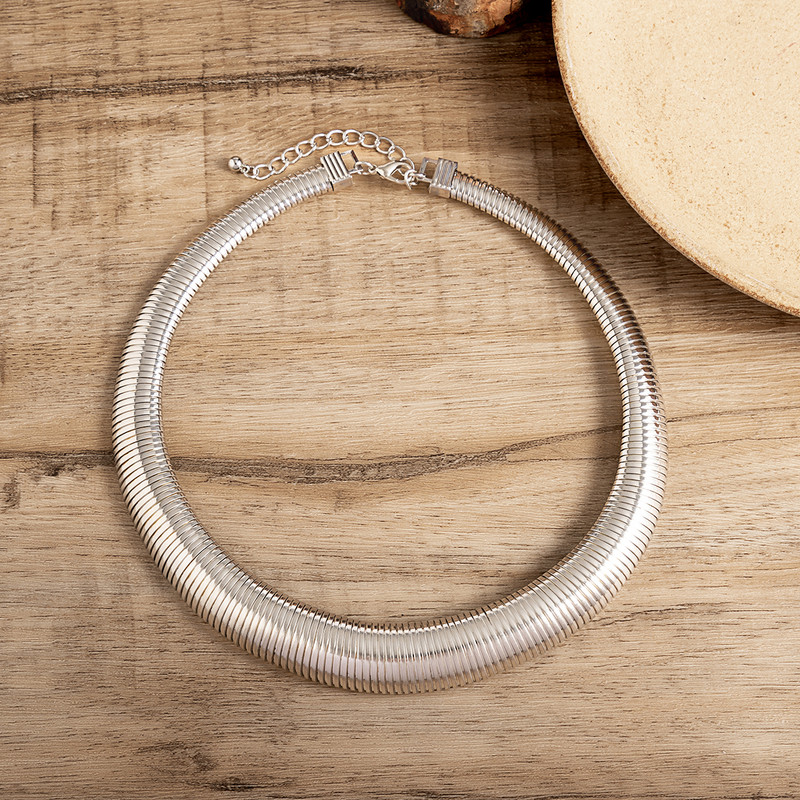 Perdėtas didelis storas sunkiojo metalo kaklo karoliai moterims Madinga stora apykaklė ant kaklo 2023 m. madingi papuošalai aksesuarai moteriški