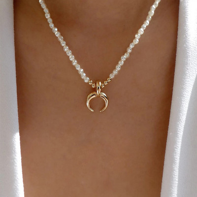 YWZIXLN Trend Elegant Elegant Pulma Ehted Suur Pärlikee Naistele Ebaregulaarne Valge Imitatsioon Pärli Kuu Ripats Kaelakee N0327