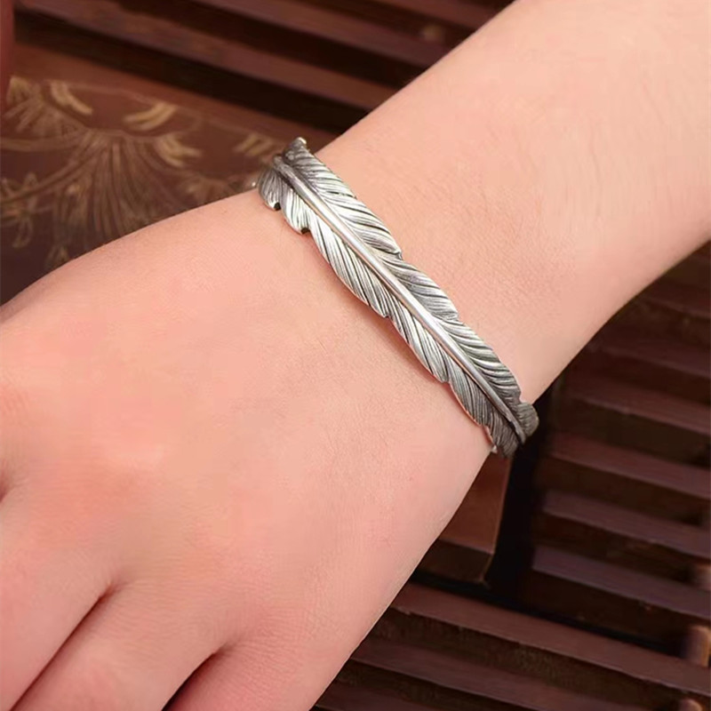 Kūrybinga sidabruota plunksna atvira apyrankė Madingi sparnai rankogaliai apyrankės vyriškos žavios madingos papuošalai jubiliejaus proga