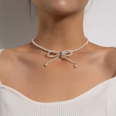 Senovinis baltas imituotas perlų lanko pakabukas kaklo papuošalas moterims Elegantiškas lankas su karoliukais grandinėle Choker estetinė papuošalo dovana