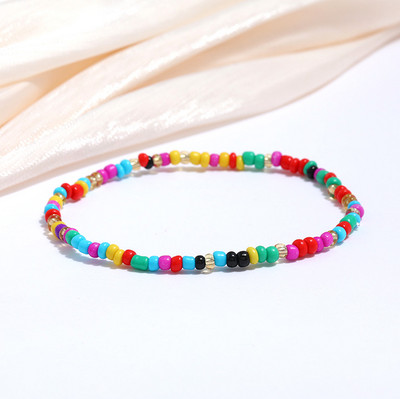 Jaunas, rokām darinātas, fāzēm rotātas potītes rokassprādzes varavīksnes krāsā elastīgas potītes rokassprādzes uz kājas pēdas pludmales rotaslietas