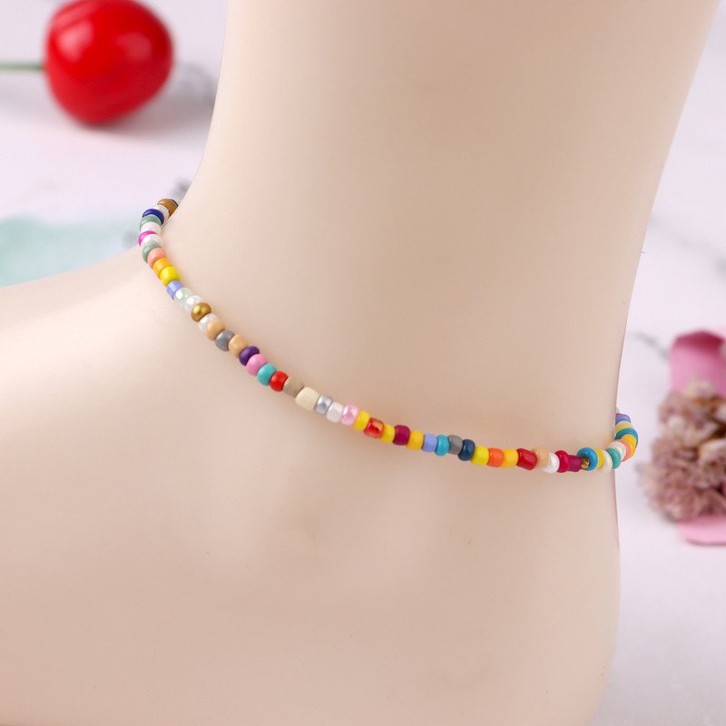 Jaunas, rokām darinātas, fāzēm rotātas potītes rokassprādzes varavīksnes krāsā elastīgas potītes rokassprādzes uz kājas pēdas pludmales rotaslietas