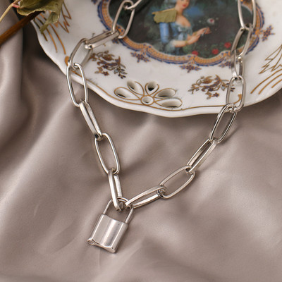 Vintažinis paprastas plokščias gyvatės raktikaulio kaklo karoliai vyrams, kūrybingi V formos pakabukas Choker papuošalai aksesuarai steampunk vyrams