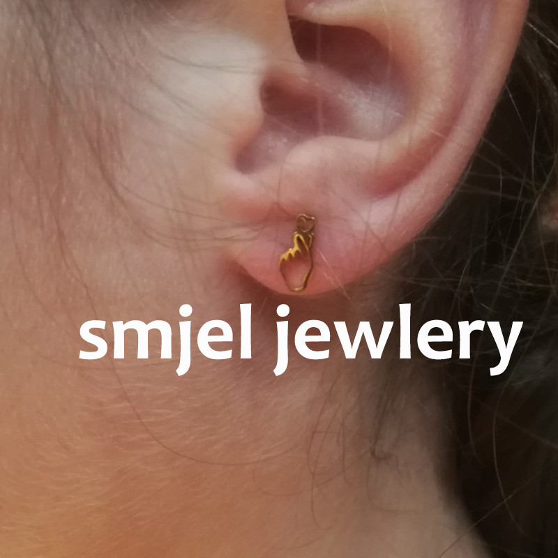 Mutiple stílusú punk kis fekete fülbevaló nőknek férfi rozsdamentes acél macska háromszög fülbevaló Star Moon 2023 divatékszer stud