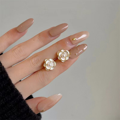 Netaisyklingos metalinės kreminės spalvos emalio žiedlapių auskarai moterims Sunkaus dizaino naujo stiliaus madingi papuošalai vakarėlio priedai Dovana kasdien