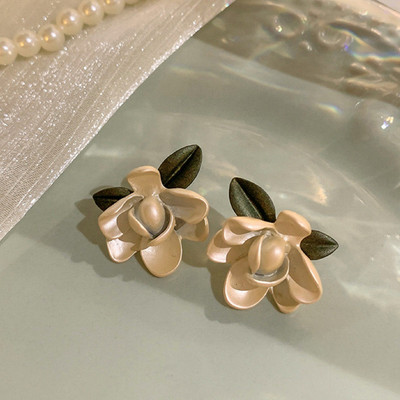 Netaisyklingos metalinės kreminės spalvos emalio žiedlapių auskarai moterims Sunkaus dizaino naujo stiliaus madingi papuošalai vakarėlio priedai Dovana kasdien