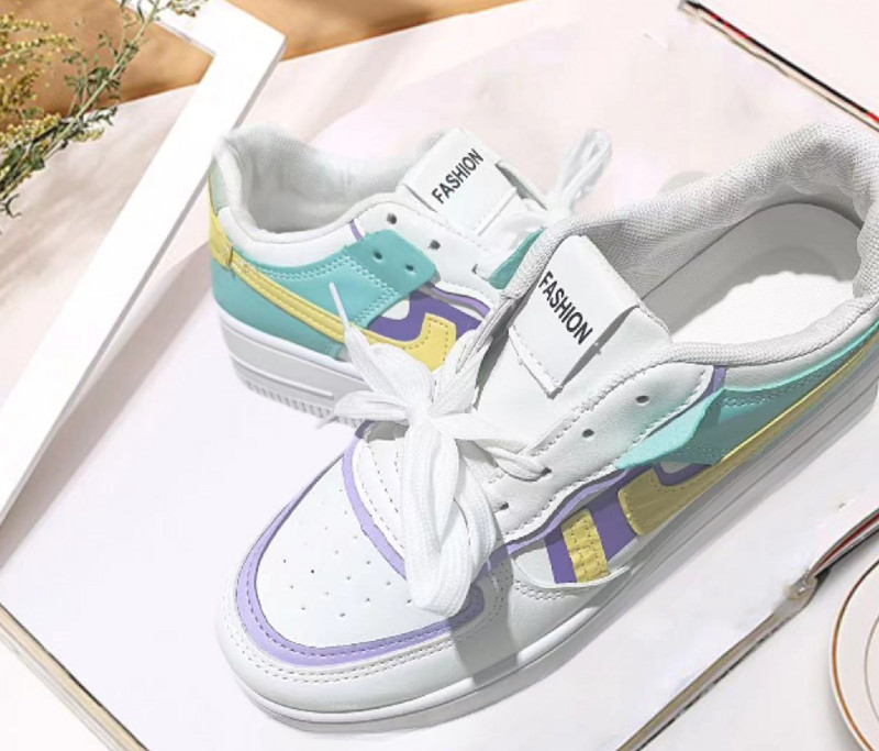 Pavasario ir rudens mada Nauji laisvalaikio patogūs apvalūs pirštai kvėpuojantys sportiniai bateliai storu padu su atsitiktinėmis raidėmis viršutinėje dalyje