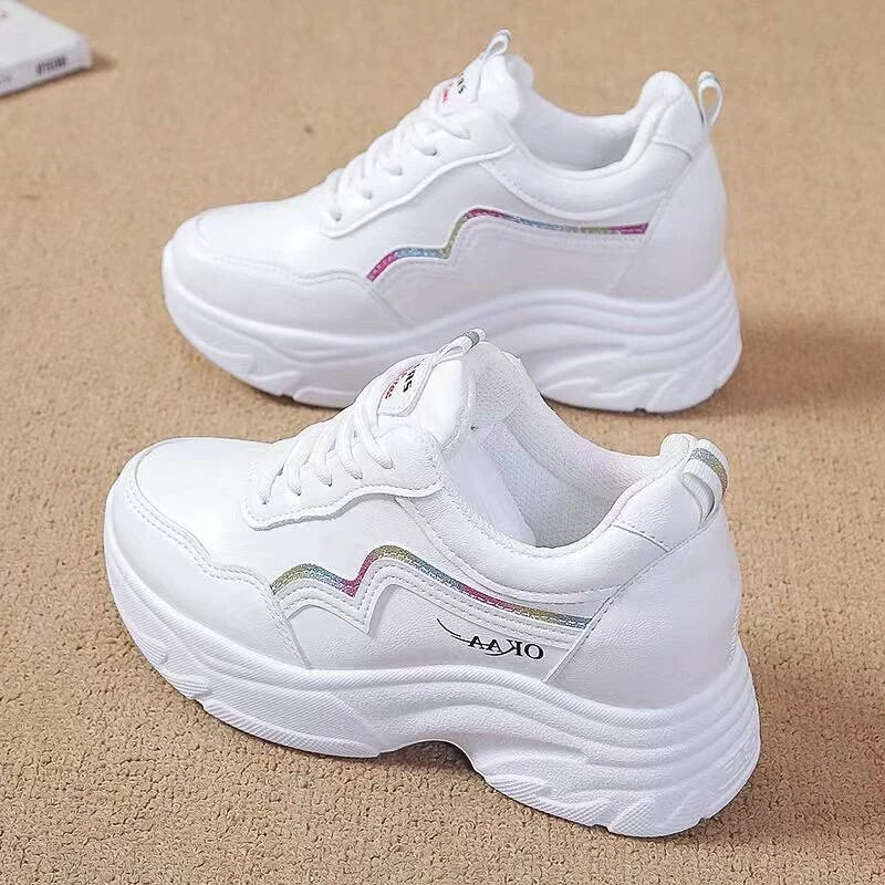 Naiste sügistalv paksu põhjaga spordijalatsid Trendikas pehme põhjaga väikesed valged kingad, sisemine kõrgus, vanaisa